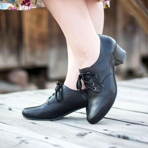 Royal Vintage/American Duchess Claire Oxfords size 10